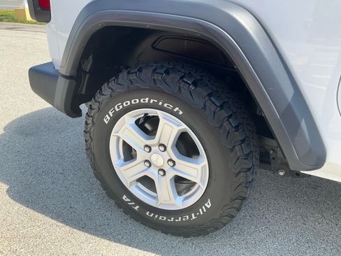 Used 2020 Jeep Wrangler Sport AWD/4WD image 6