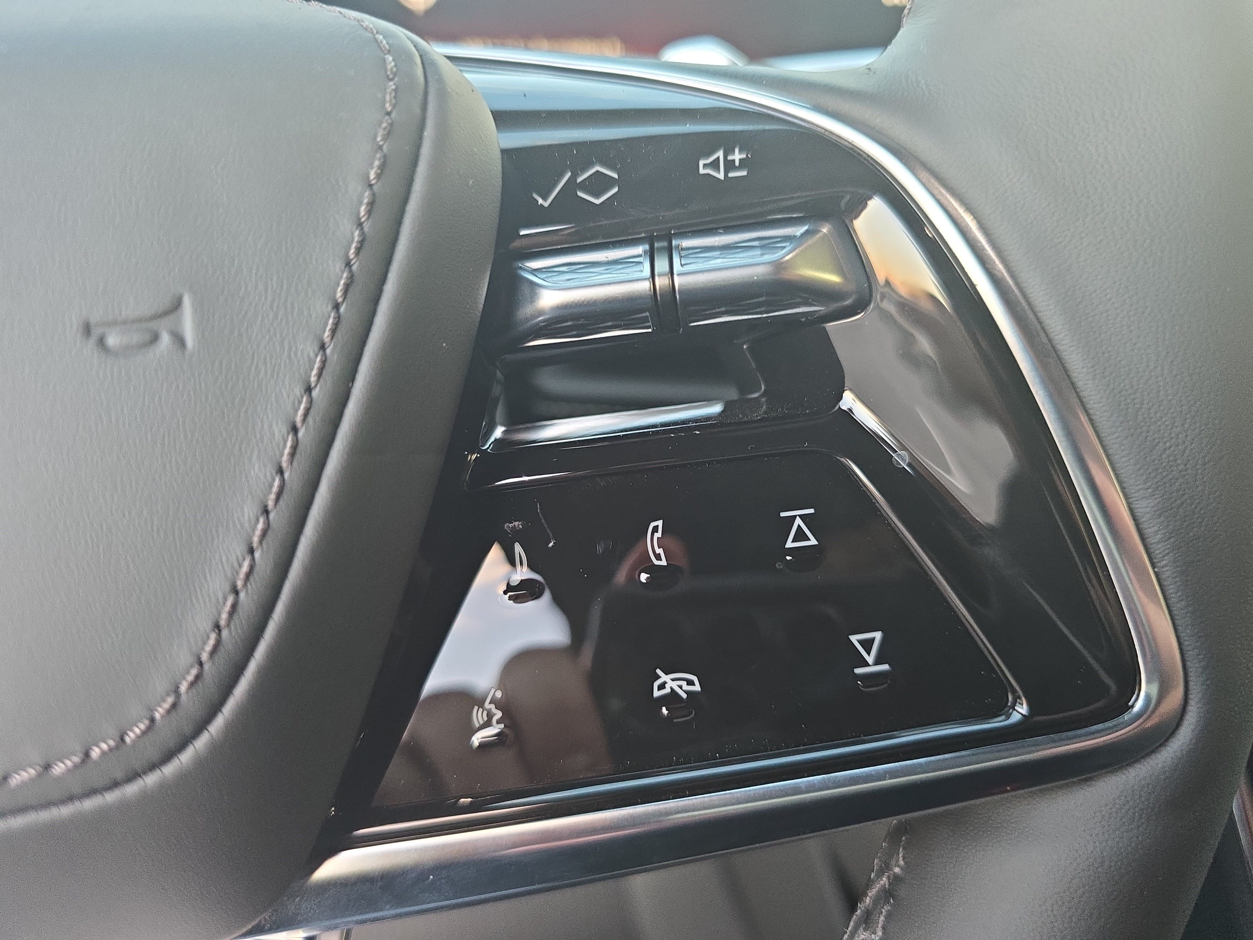 Certified 2026 Cadillac Escalade V AWD/4WD image 19