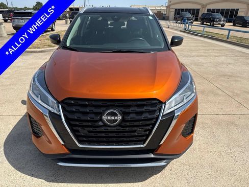 Used 2023 Nissan Kicks SV FWD image 2