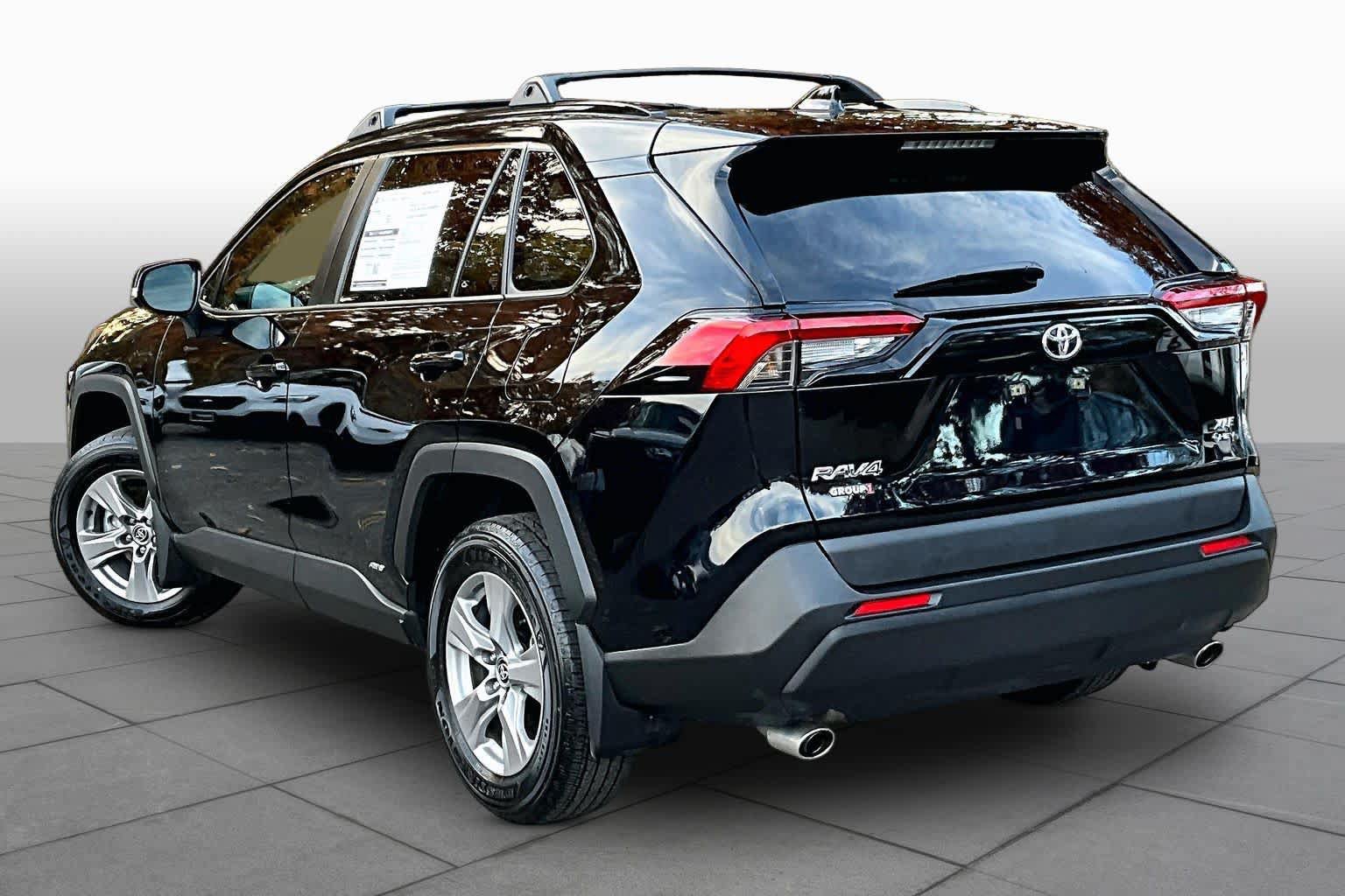 Used 2025 Toyota RAV4 XLE w/ Weather Package AWD/4WD image 11