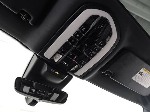 Used 2019 Porsche Macan w/ Premium Package AWD/4WD image 33