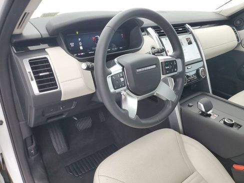 Used 2025 Land Rover Discovery S AWD/4WD image 19