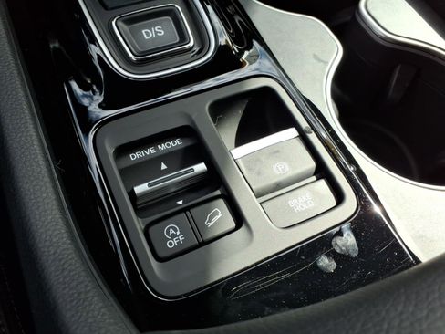 Certified 2024 Honda Pilot Touring image 23