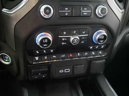 Used 2022 GMC Sierra 3500 Denali w/ Denali Black Diamond Edition AWD/4WD image 23