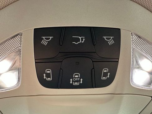 Used 2024 Chrysler Pacifica Touring-L image 10