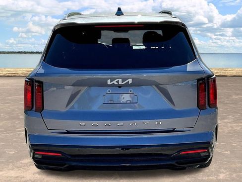 Used 2022 Kia Sorento S w/ Panoramic Sunroof Package FWD image 8