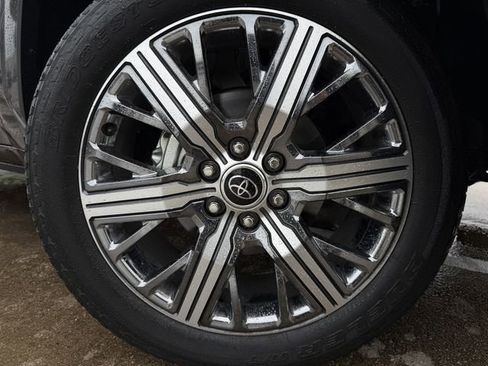 Used 2024 Toyota Sequoia Capstone AWD/4WD image 10