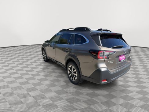 Used 2023 Subaru Outback Premium AWD/4WD image 6