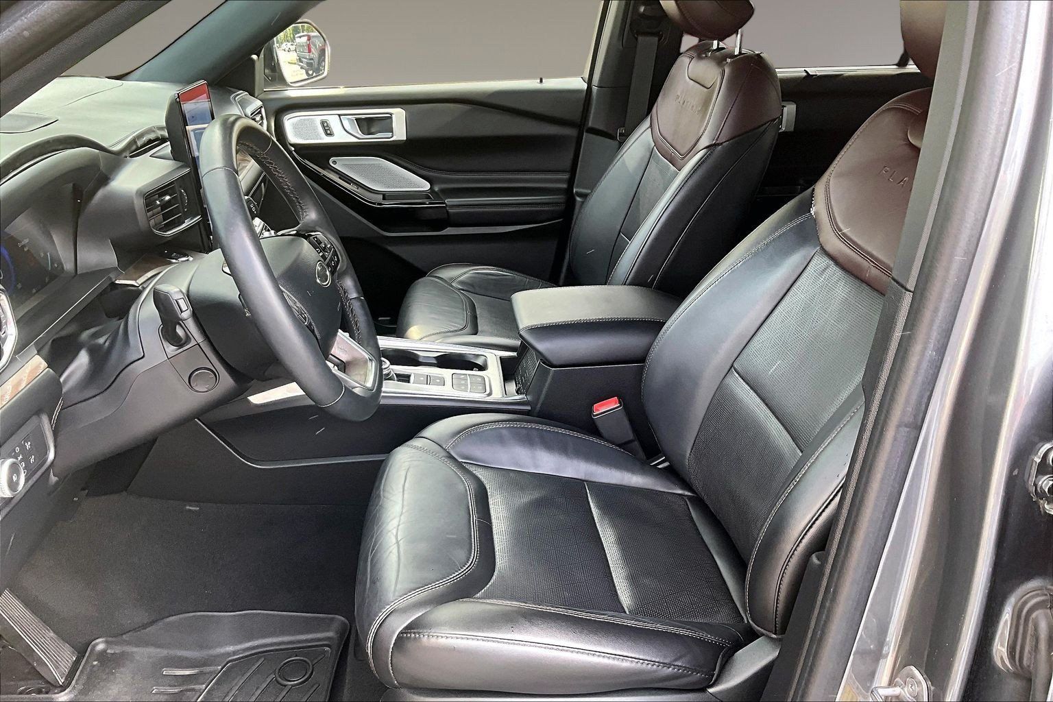 Used 2022 Ford Explorer Platinum w/ Equipment Group 601A RWD image 23