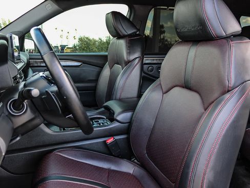 Certified 2025 Honda Pilot Black Edition image 17