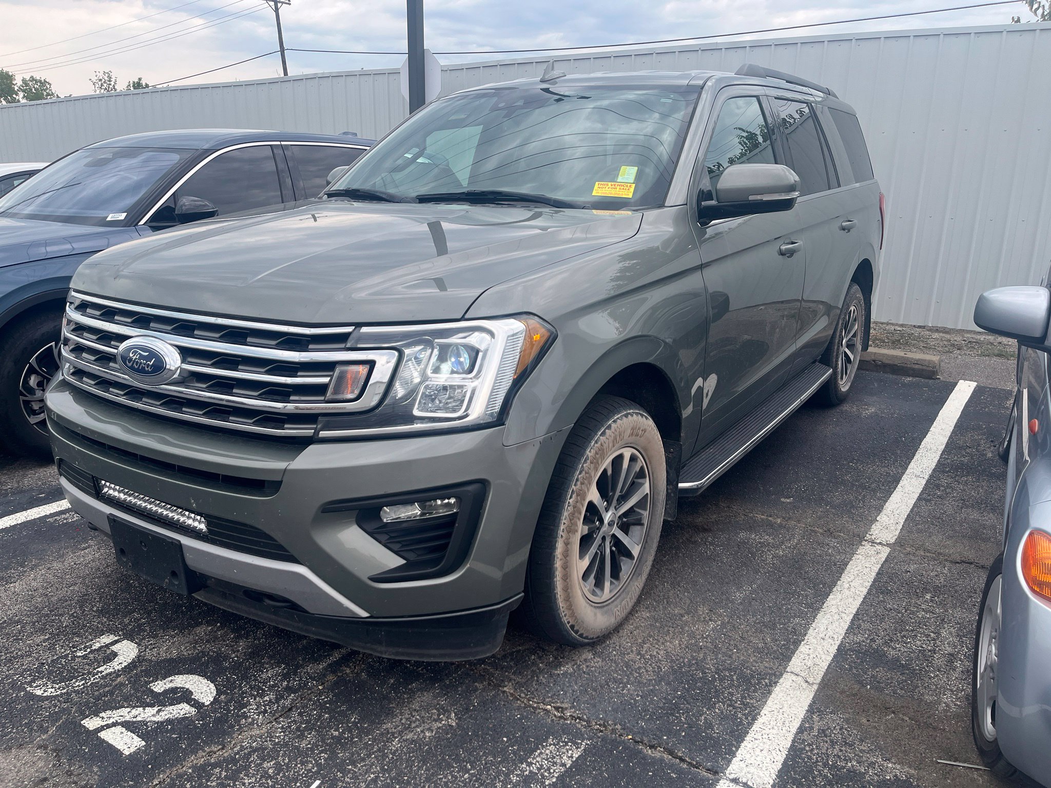 Used 2019 Ford Expedition XLT w/ Equipment Group 202A AWD/4WD image 3