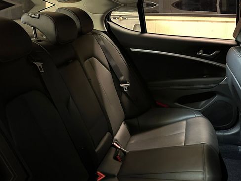 Used 2025 Genesis G70 2.5T image 38