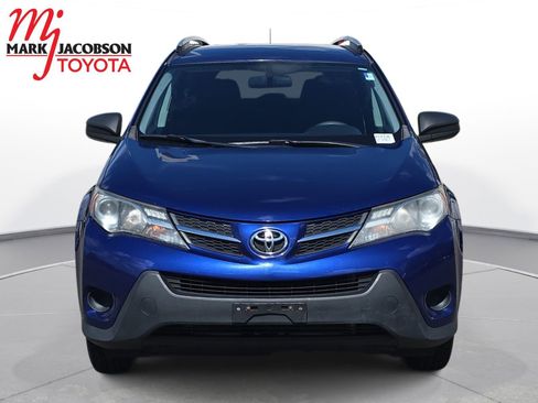 Used 2014 Toyota RAV4 LE image 2