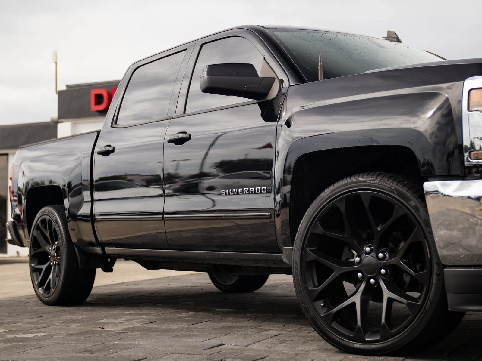 Used 2016 Chevrolet Silverado 1500 LT RWD image 2
