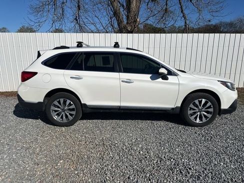 Used 2018 Subaru Outback 3.6R Touring image 6
