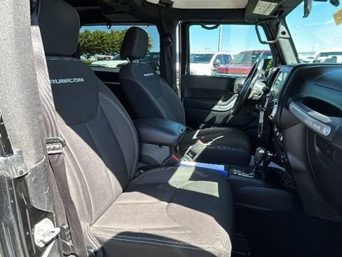 Used 2017 Jeep Wrangler Rubicon w/ Connectivity Group AWD/4WD image 11