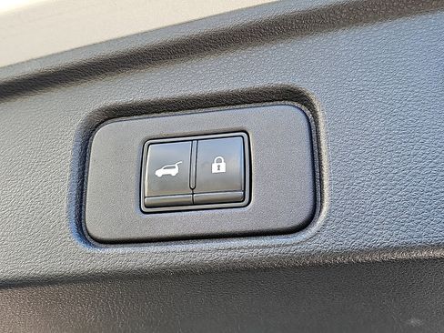 Used 2022 Nissan Pathfinder Platinum w/ Cargo Package image 33