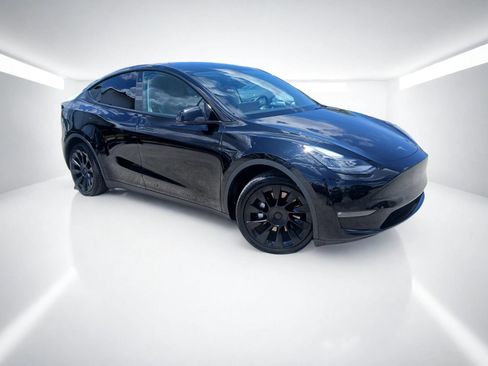 Used 2021 Tesla Model Y Long Range AWD/4WD image 2