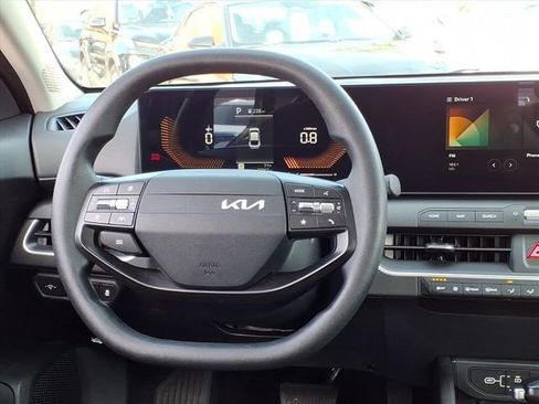 Used 2025 Kia K4 LXS image 9