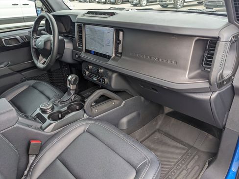 Used 2025 Ford Bronco Badlands image 13