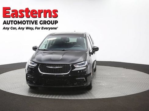 Used 2023 Chrysler Pacifica Touring-L FWD image 55