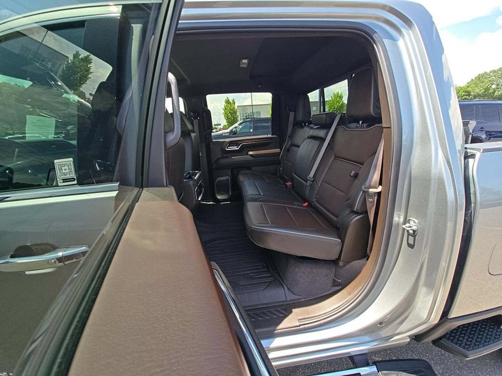 Used 2024 GMC Sierra 2500 Denali w/ Technology Package AWD/4WD image 8