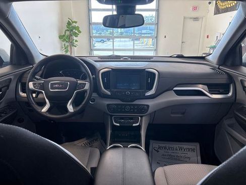 Used 2022 GMC Terrain SLE w/ Driver Convenience Package FWD image 8