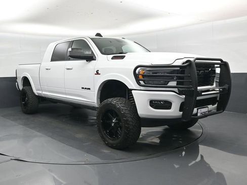 Used 2022 RAM 2500 Limited AWD/4WD image 1