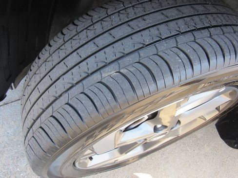 Certified 2025 Hyundai Venue SEL FWD image 10