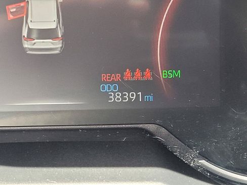 Used 2025 Toyota RAV4 XLE FWD image 31