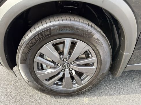 Used 2022 Nissan Pathfinder SV w/ SV Premium Package image 11