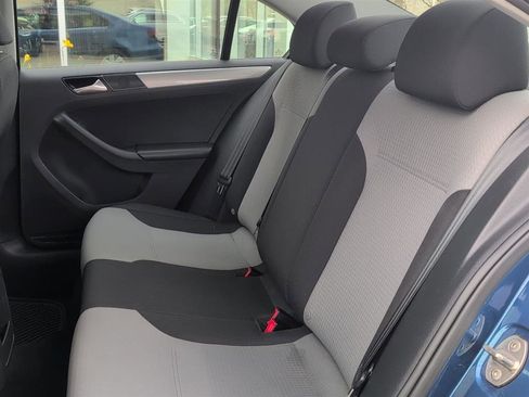 Used 2017 Volkswagen Jetta S image 16