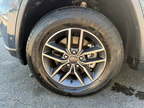 Used 2021 Jeep Grand Cherokee Limited w/ Trailer Tow Group IV image 38