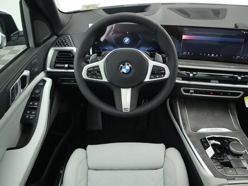 Used 2026 BMW X7 xDrive40i AWD/4WD image 11