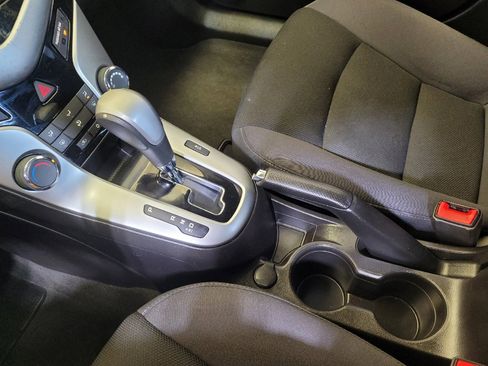 Used 2015 Chevrolet Cruze LT FWD image 26