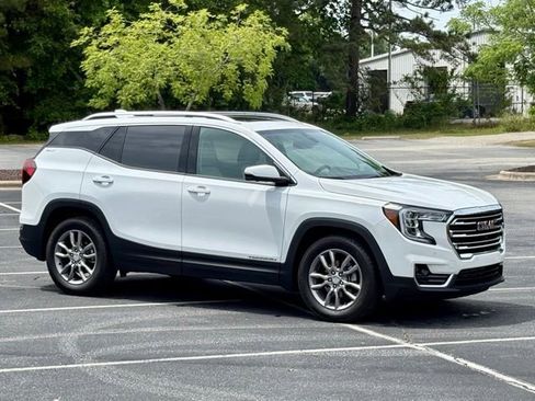 Used 2023 GMC Terrain SLT w/ Tech Package FWD image 10