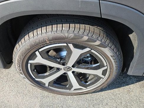 New 2025 Volkswagen Tiguan SE image 4