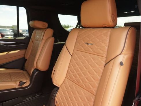 Used 2024 Cadillac Escalade ESV Premium Luxury w/ Performance Package AWD/4WD image 14