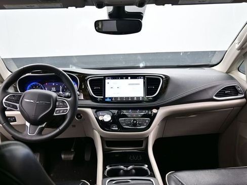 Used 2023 Chrysler Pacifica Limited image 23