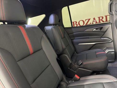 Used 2024 Chevrolet Traverse RS FWD image 18