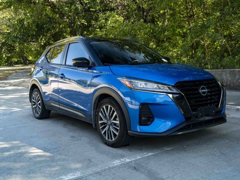 Used 2023 Nissan Kicks SR FWD image 2