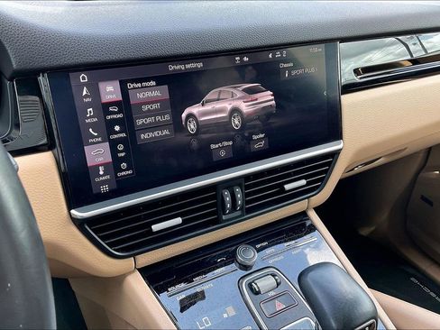 Used 2021 Porsche Cayenne Coupe image 23