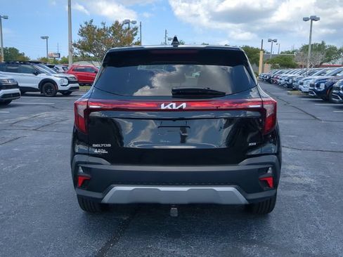 Used 2024 Kia Seltos LX AWD/4WD image 7