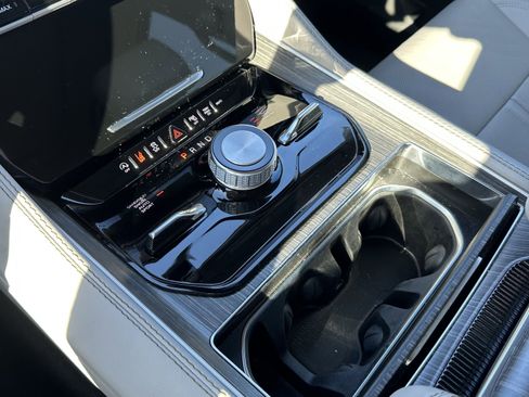 Used 2024 Jeep Wagoneer L Series III w/ Premium Group I image 27