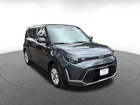 Used 2025 Kia Soul LX w/ LX Technology Package image 3