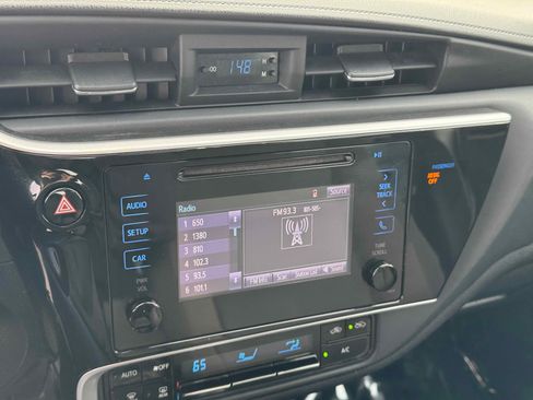 Used 2018 Toyota Corolla LE image 19