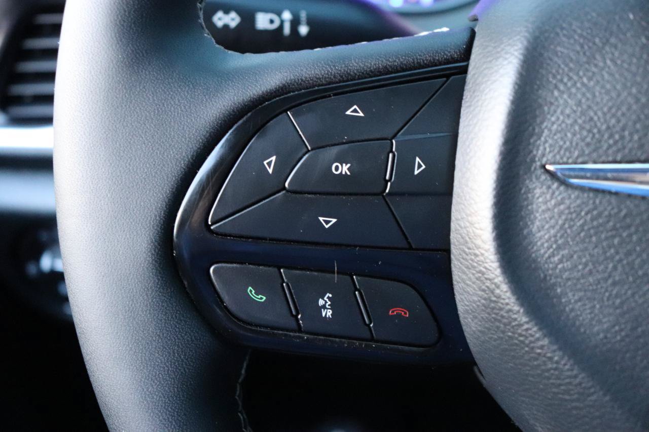 Used 2025 Chrysler Pacifica Limited FWD image 35