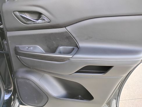 Used 2023 GMC Acadia SLT w/ LPO, Floor Liner Package FWD image 21