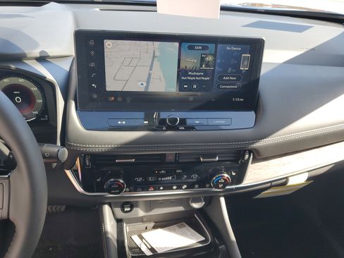 New 2026 Nissan Rogue Platinum w/ Platinum Premium Package AWD/4WD image 8
