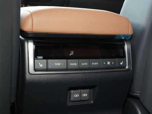 Used 2026 Lexus GX 550 w/ Accessory Package (31) AWD/4WD image 16